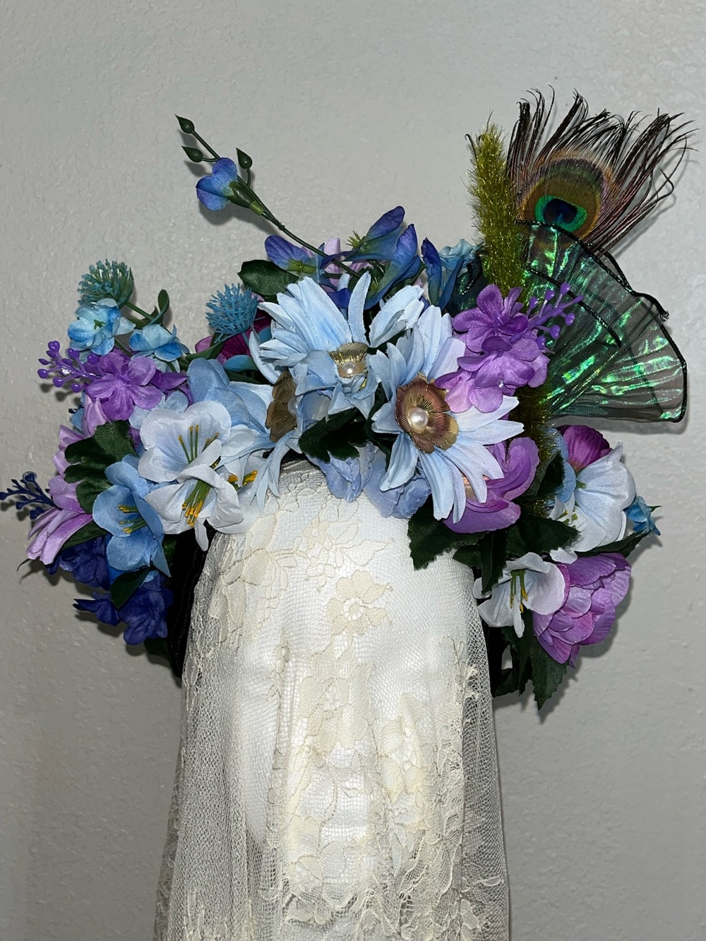 New.
Bespoke mixed floral headpiece, headband, fascinator.